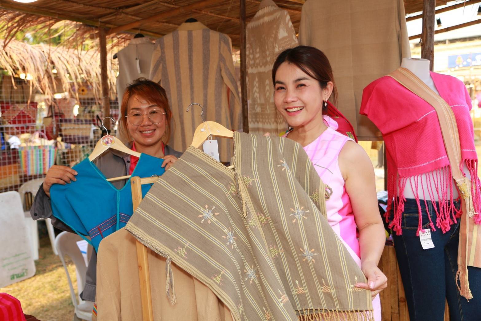 ผู้ว่าราชการจังหวัดกาญจนบุรี เปิดงานเสน่ห์ศิลป์ ถิ่นเมืองกาญจน์ ภายใต้ธีมงาน “ฤดูกาญจน์ แห่งความรัก” ที่จัดขึ้นระหว่างวันที่ 14 – 16 กุมภาพันธ์ 2568