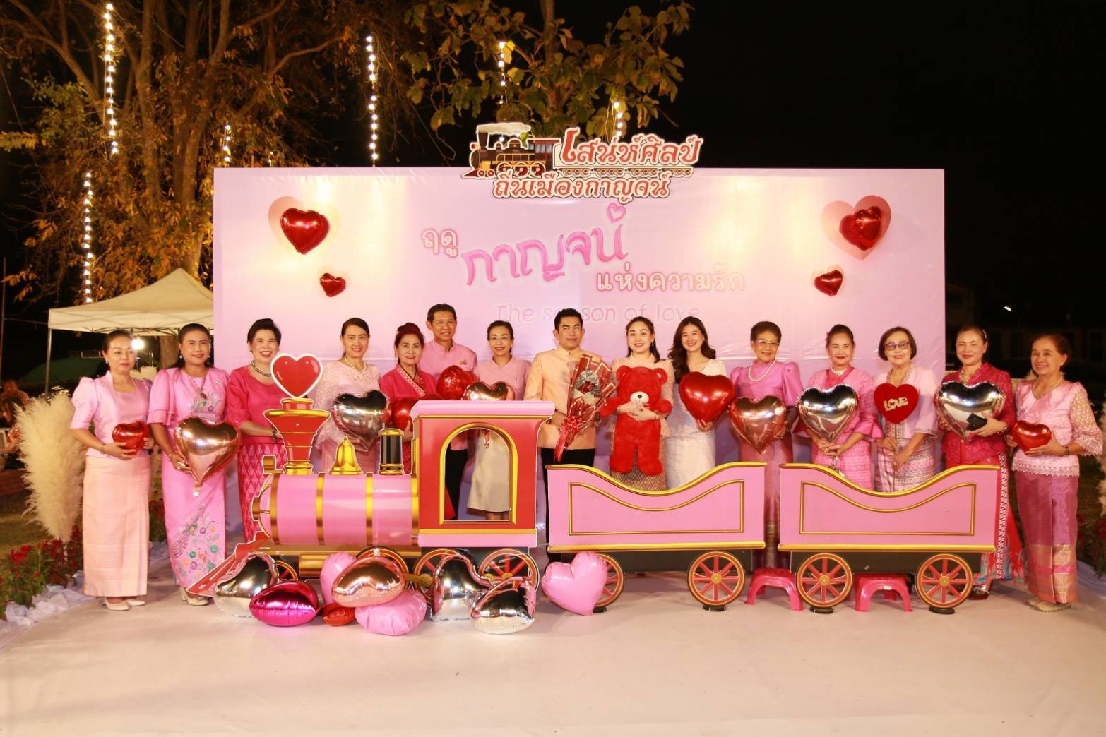 ผู้ว่าราชการจังหวัดกาญจนบุรี เปิดงานเสน่ห์ศิลป์ ถิ่นเมืองกาญจน์ ภายใต้ธีมงาน “ฤดูกาญจน์ แห่งความรัก” ที่จัดขึ้นระหว่างวันที่ 14 – 16 กุมภาพันธ์ 2568