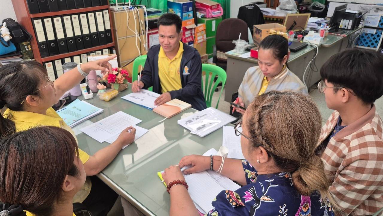 พจ.กาญจนบุรี จัดทีมปฏิบัติการลงพื้นที่นิเทศ ติดตาม การดำเนินงานของสำนักงานพัฒนาชุมชนอำเภอ ประจำปีงบประมาณ พ.ศ. 2568 รอบไตรมาส 1 – 2 ในพื้นที่อำเภอห้วยกระเจา