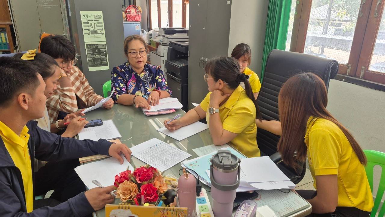 พจ.กาญจนบุรี จัดทีมปฏิบัติการลงพื้นที่นิเทศ ติดตาม การดำเนินงานของสำนักงานพัฒนาชุมชนอำเภอ ประจำปีงบประมาณ พ.ศ. 2568 รอบไตรมาส 1 – 2 ในพื้นที่อำเภอห้วยกระเจา