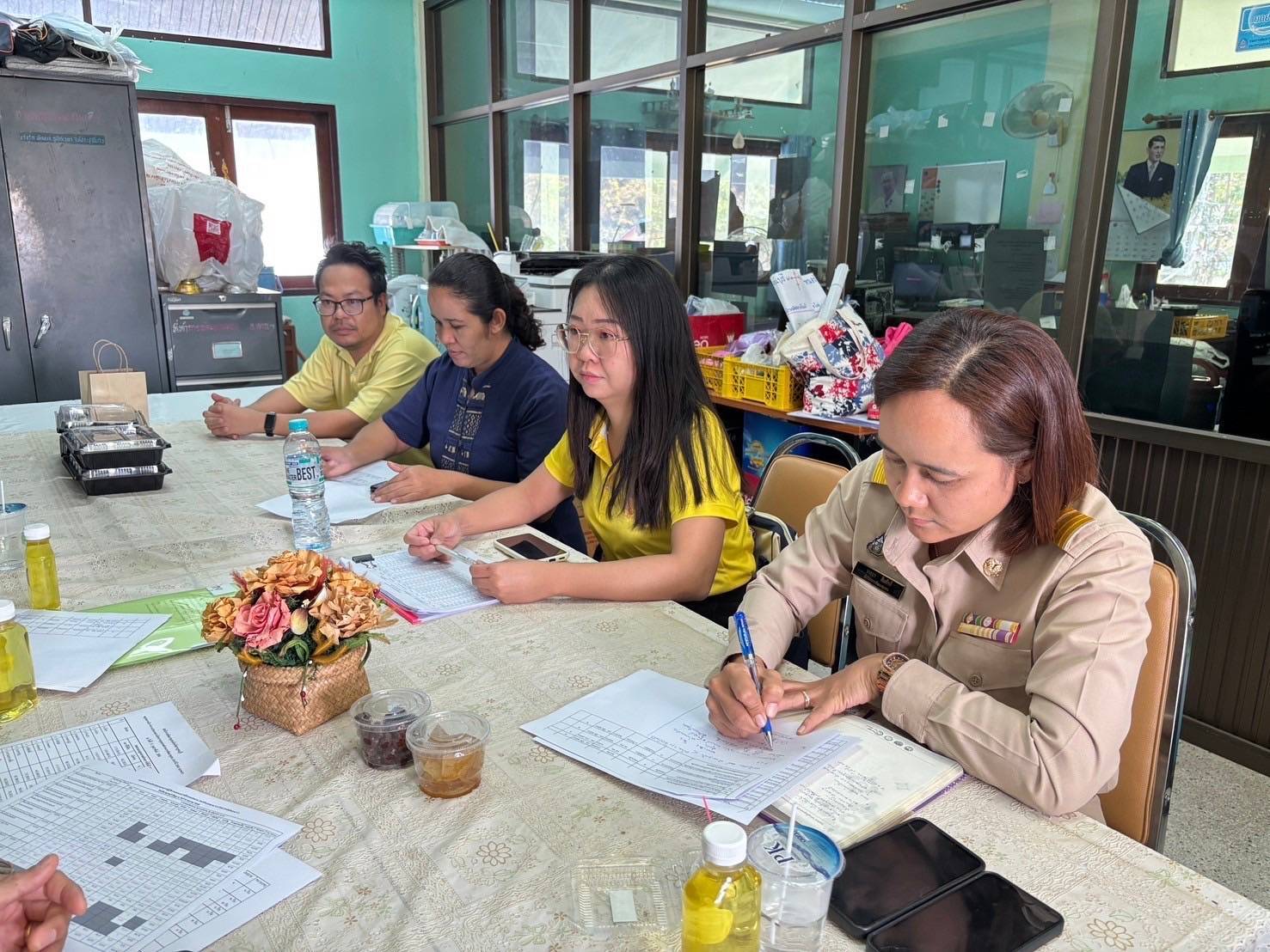 พจ.กาญจนบุรี จัดทีมปฏิบัติการลงพื้นที่นิเทศ ติดตาม การดำเนินงานของสำนักงานพัฒนาชุมชนอำเภอ ประจำปีงบประมาณ พ.ศ. 2568 รอบไตรมาส 1 – 2 ในพื้นที่อำเภอด่านมะขามเตี้ย