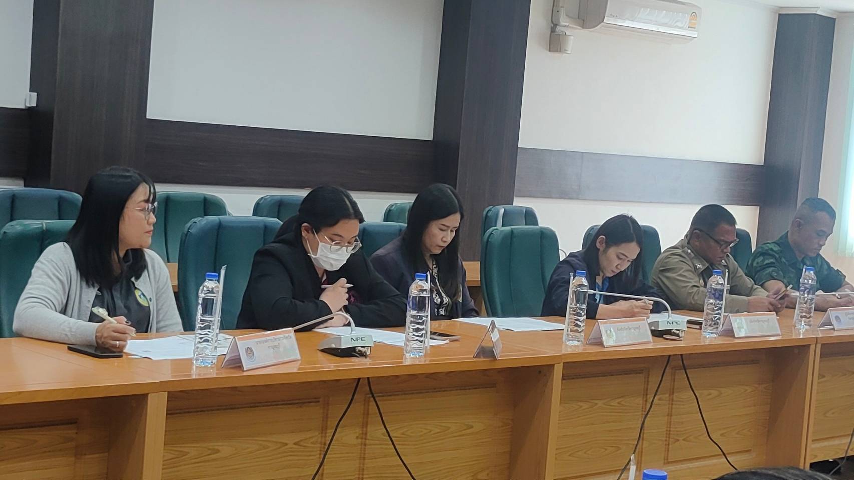 พช.กาญจนบุรี จัดประชุมคณะกรรมการกองทุนพัฒนาเด็กชนบทจังหวัดกาญจนบุรี ในพระราชูปถัมภ์ สมเด็จพระเทพรัตนราชสุดา ฯ สยามบรมราชกุมารี เห็นชอบอนุมัติเงินช่วยเหลือเด็กด้อยโอกาส ปี 2568 จำนวน 122 ราย เป็นเงิน 261,000 บาท
