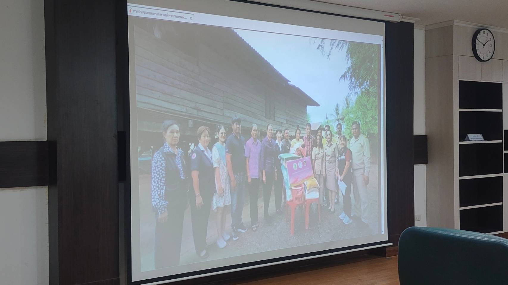 พช.กาญจนบุรี จัดประชุมคณะกรรมการกองทุนพัฒนาเด็กชนบทจังหวัดกาญจนบุรี ในพระราชูปถัมภ์ สมเด็จพระเทพรัตนราชสุดา ฯ สยามบรมราชกุมารี เห็นชอบอนุมัติเงินช่วยเหลือเด็กด้อยโอกาส ปี 2568 จำนวน 122 ราย เป็นเงิน 261,000 บาท