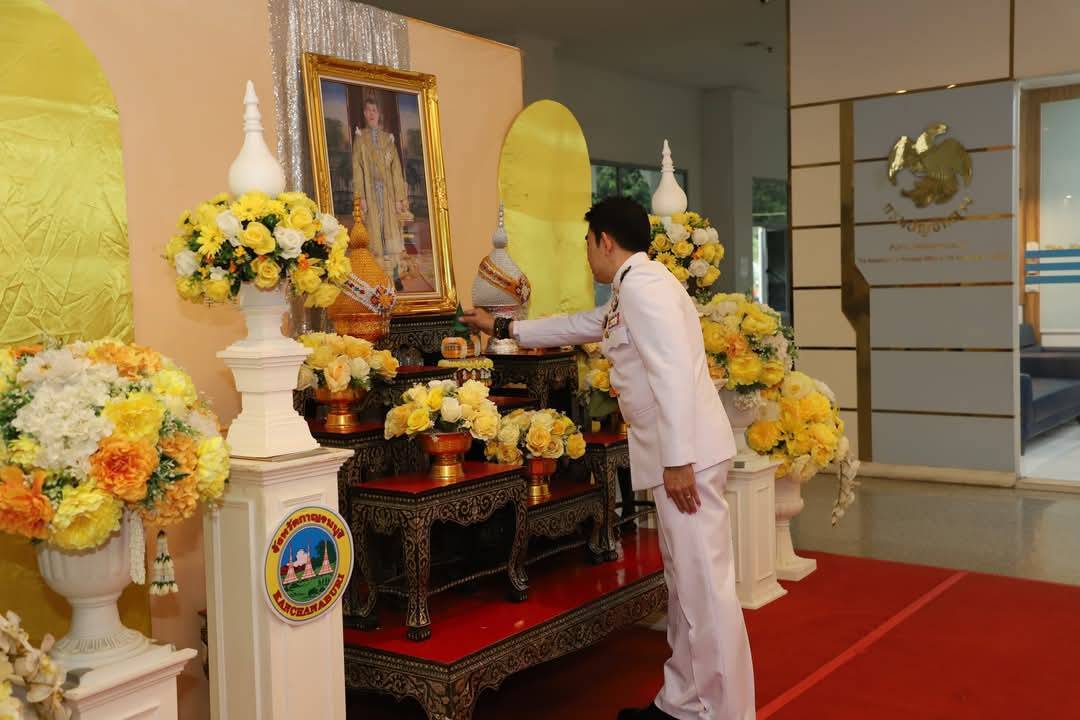 พจ.กาญจนบุรี ร่วมพิธีพระราชทานปฏิทินหลวง พุทธศักราช 2568 พระราชทานสำหรับความสุขปีใหม่ ให้แก่ ข้าราชการจังหวัดกาญจนบุรี