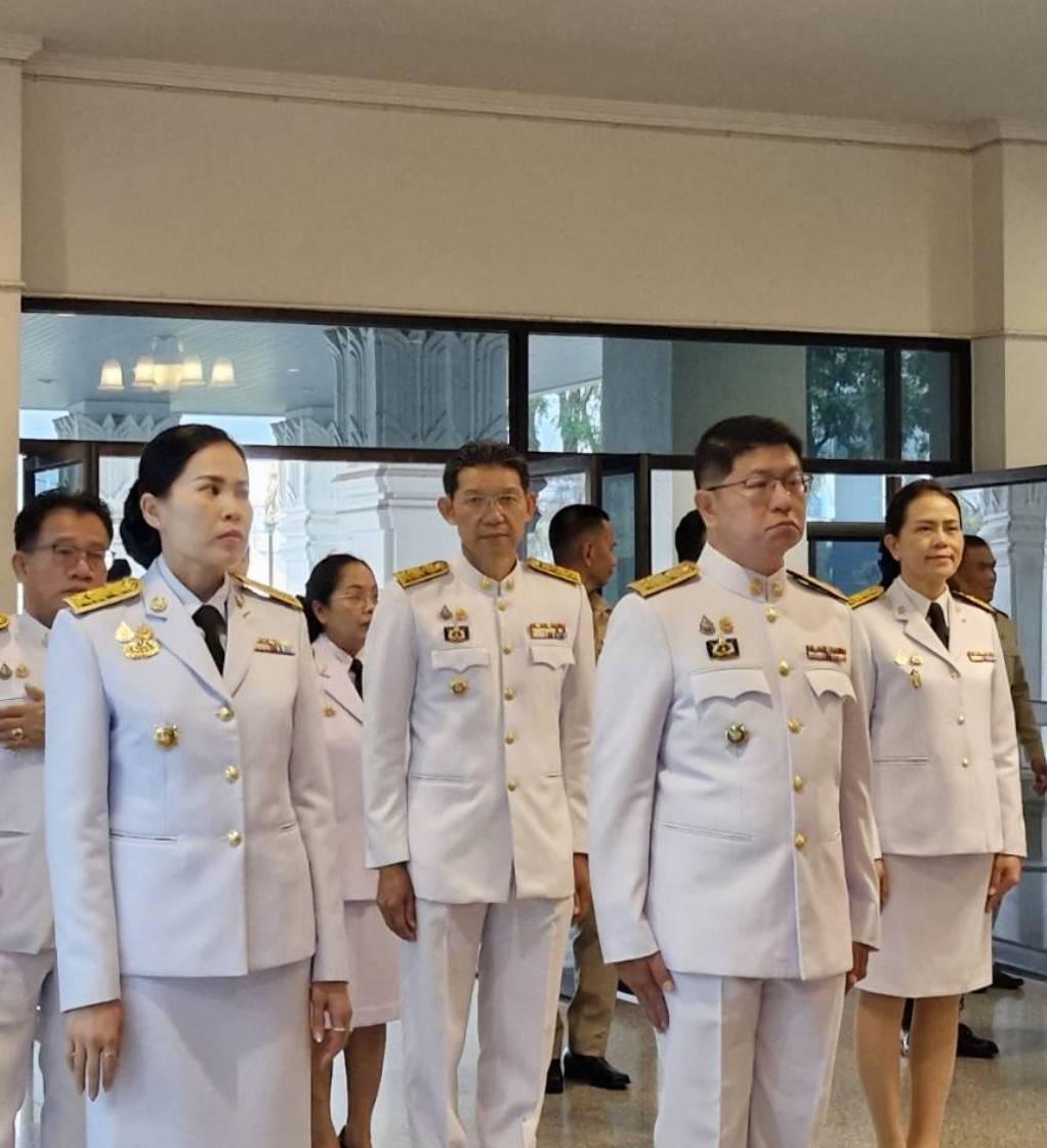 พจ.กาญจนบุรี ร่วมพิธีพระราชทานปฏิทินหลวง พุทธศักราช 2568 พระราชทานสำหรับความสุขปีใหม่ ให้แก่ ข้าราชการจังหวัดกาญจนบุรี
