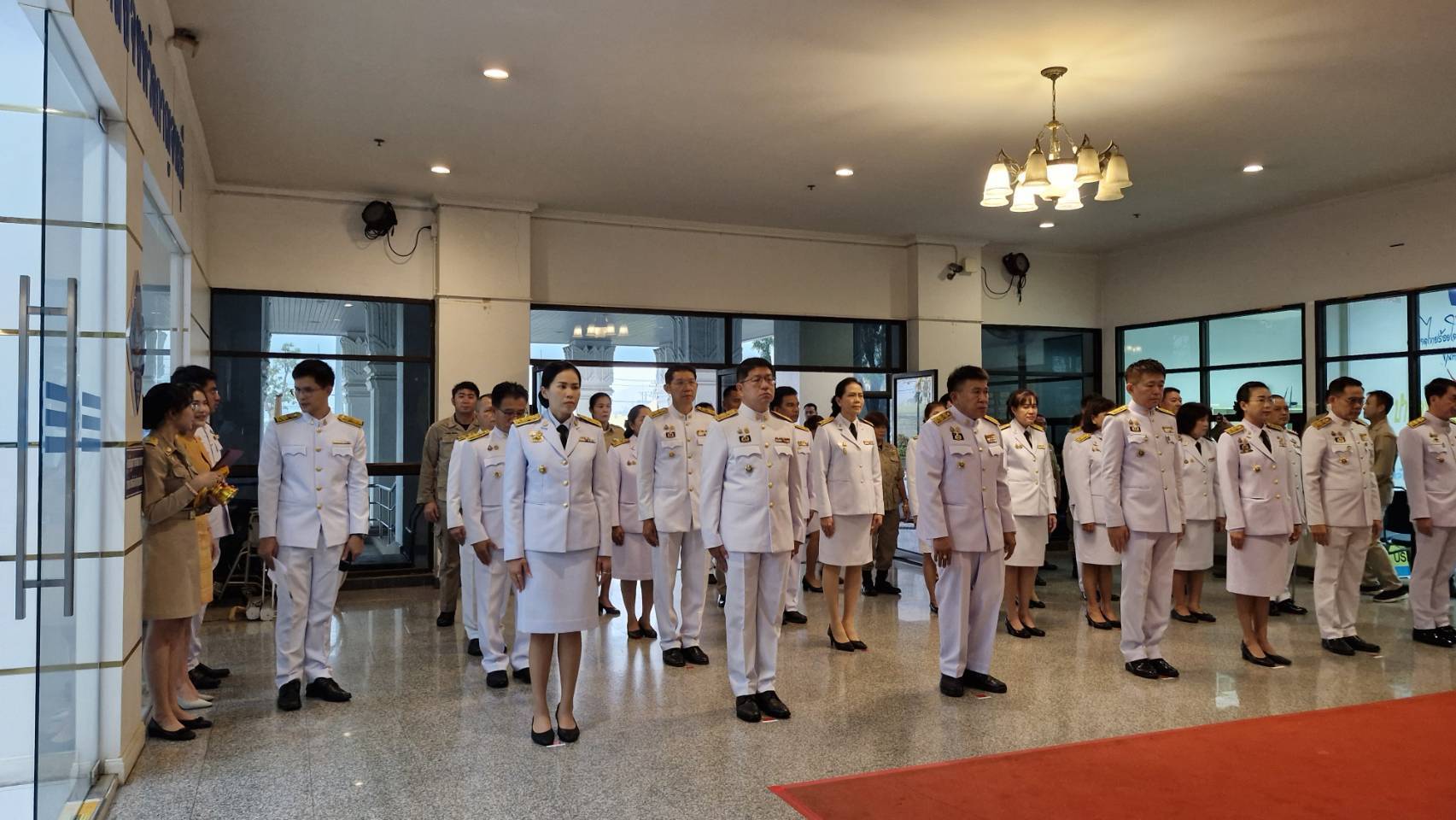 พจ.กาญจนบุรี ร่วมพิธีพระราชทานปฏิทินหลวง พุทธศักราช 2568 พระราชทานสำหรับความสุขปีใหม่ ให้แก่ ข้าราชการจังหวัดกาญจนบุรี