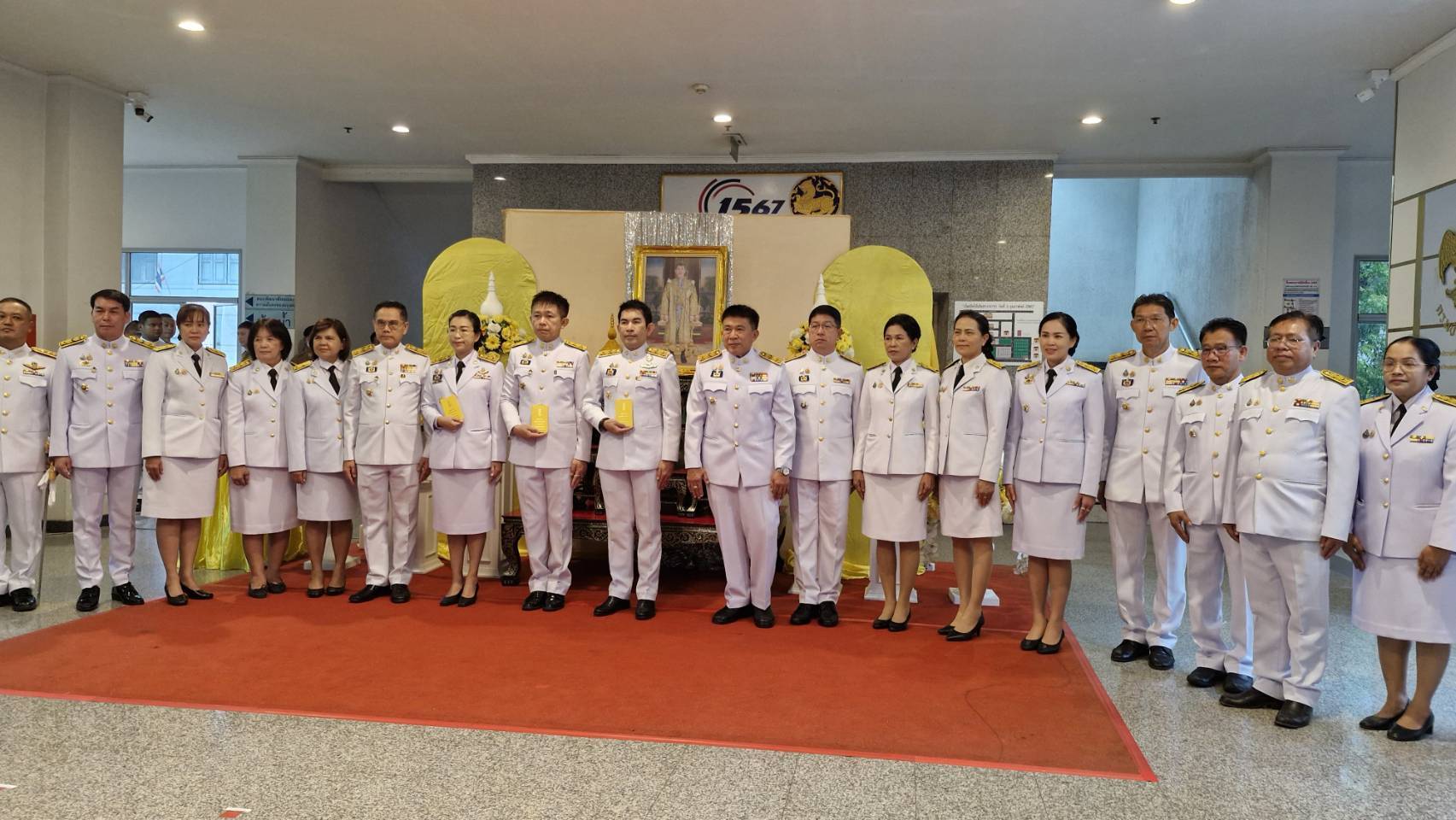 พจ.กาญจนบุรี ร่วมพิธีพระราชทานปฏิทินหลวง พุทธศักราช 2568 พระราชทานสำหรับความสุขปีใหม่ ให้แก่ ข้าราชการจังหวัดกาญจนบุรี