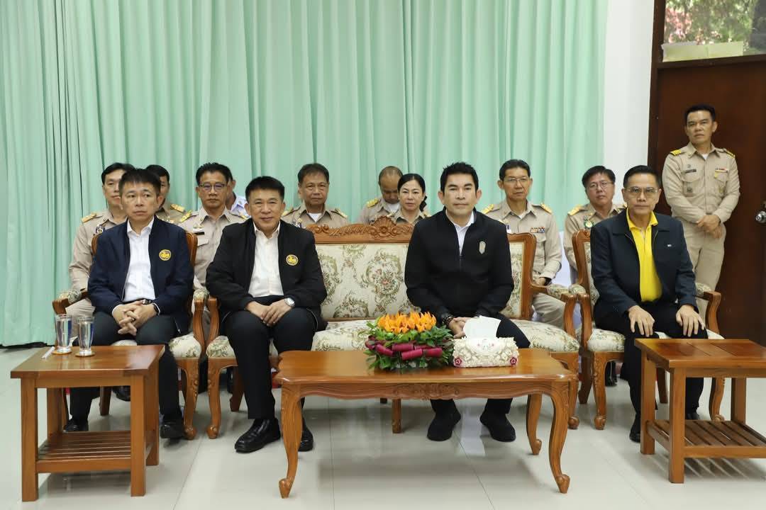 พจ.กาญจนบุรี ร่วมลงพื้นที่มอบแนวทางการปฏิบัติราชการแก่กำนัน ผู้ใหญ่บ้าน และผู้บริหารท้องถิ่น ในพื้นที่อำเภอเมืองกาญจนบุรี ภายใต้วิสัยทัศน์ “กาญจนบุรี เมืองแห่งความสุข”