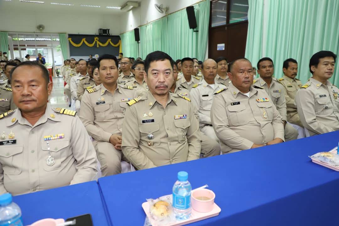 พจ.กาญจนบุรี ร่วมลงพื้นที่มอบแนวทางการปฏิบัติราชการแก่กำนัน ผู้ใหญ่บ้าน และผู้บริหารท้องถิ่น ในพื้นที่อำเภอเมืองกาญจนบุรี ภายใต้วิสัยทัศน์ “กาญจนบุรี เมืองแห่งความสุข”
