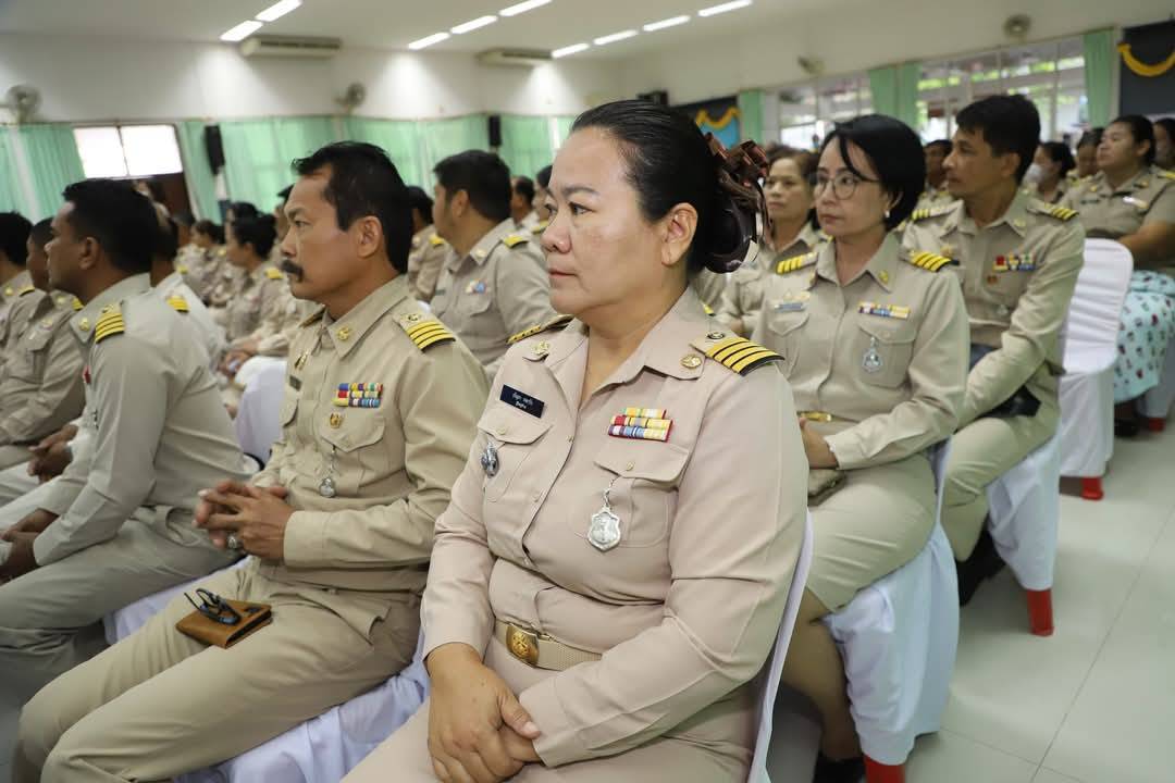 พจ.กาญจนบุรี ร่วมลงพื้นที่มอบแนวทางการปฏิบัติราชการแก่กำนัน ผู้ใหญ่บ้าน และผู้บริหารท้องถิ่น ในพื้นที่อำเภอเมืองกาญจนบุรี ภายใต้วิสัยทัศน์ “กาญจนบุรี เมืองแห่งความสุข”