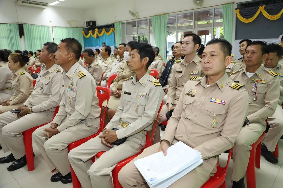 พจ.กาญจนบุรี ร่วมลงพื้นที่มอบแนวทางการปฏิบัติราชการแก่กำนัน ผู้ใหญ่บ้าน และผู้บริหารท้องถิ่น ในพื้นที่อำเภอเมืองกาญจนบุรี ภายใต้วิสัยทัศน์ “กาญจนบุรี เมืองแห่งความสุข”