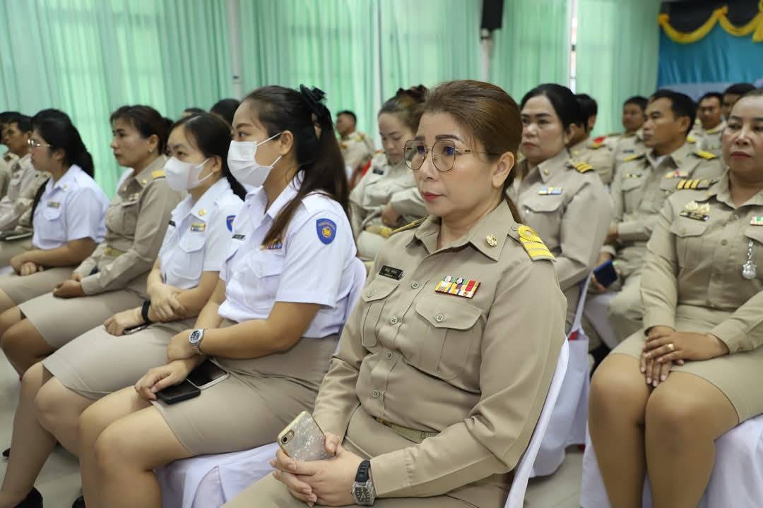 พจ.กาญจนบุรี ร่วมลงพื้นที่มอบแนวทางการปฏิบัติราชการแก่กำนัน ผู้ใหญ่บ้าน และผู้บริหารท้องถิ่น ในพื้นที่อำเภอเมืองกาญจนบุรี ภายใต้วิสัยทัศน์ “กาญจนบุรี เมืองแห่งความสุข”