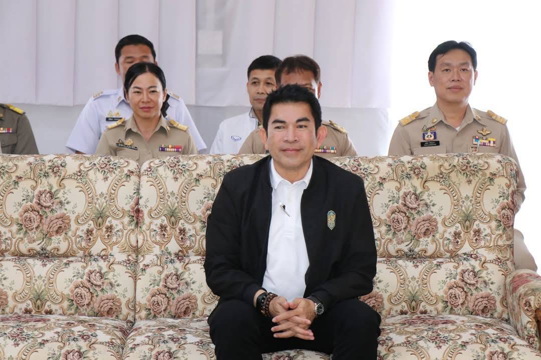 พช.กาญจนบุรี ร่วมลงพื้นที่มอบแนวทางการปฏิบัติราชการแก่กำนัน ผู้ใหญ่บ้าน และผู้บริหารท้องถิ่น ในพื้นที่อำเภอไทรโยค ภายใต้วิสัยทัศน์ “กาญจนบุรี เมืองแห่งความสุข”