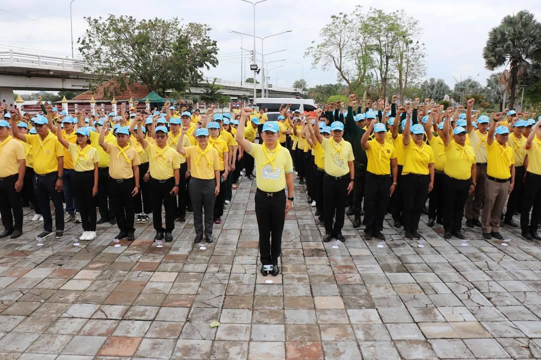 พช.กาญจนบุรี ร่วมกิจกรรมจิตอาสาพระราชทาน ร่วมทำกิจกรรมจิตอาสาพัฒนา เนื่องในโอกาสวันที่ระลึกพระบาทสมเด็จพระพุทธเลิศหล้านภาลัย