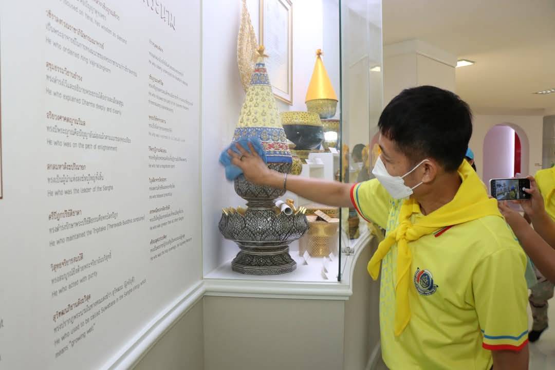 พช.กาญจนบุรี ร่วมกิจกรรมจิตอาสาพระราชทาน ร่วมทำกิจกรรมจิตอาสาพัฒนา เนื่องในโอกาสวันที่ระลึกพระบาทสมเด็จพระพุทธเลิศหล้านภาลัย