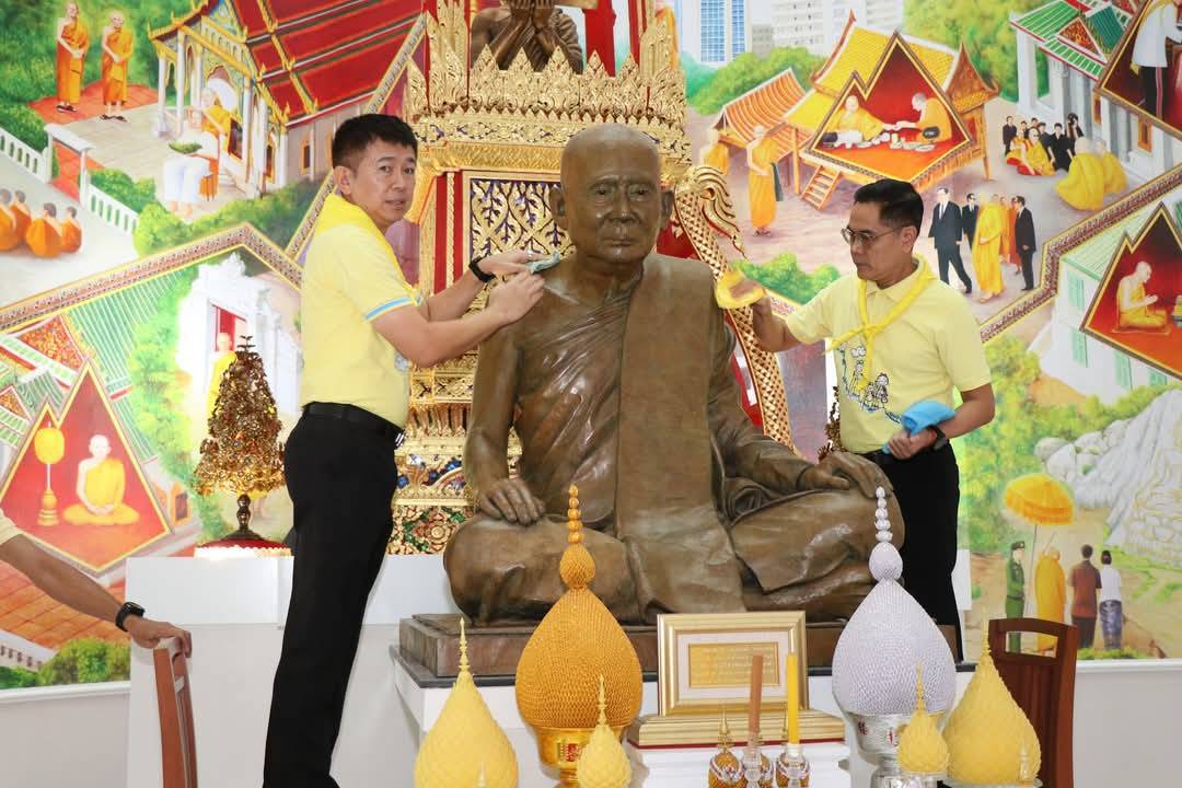พช.กาญจนบุรี ร่วมกิจกรรมจิตอาสาพระราชทาน ร่วมทำกิจกรรมจิตอาสาพัฒนา เนื่องในโอกาสวันที่ระลึกพระบาทสมเด็จพระพุทธเลิศหล้านภาลัย