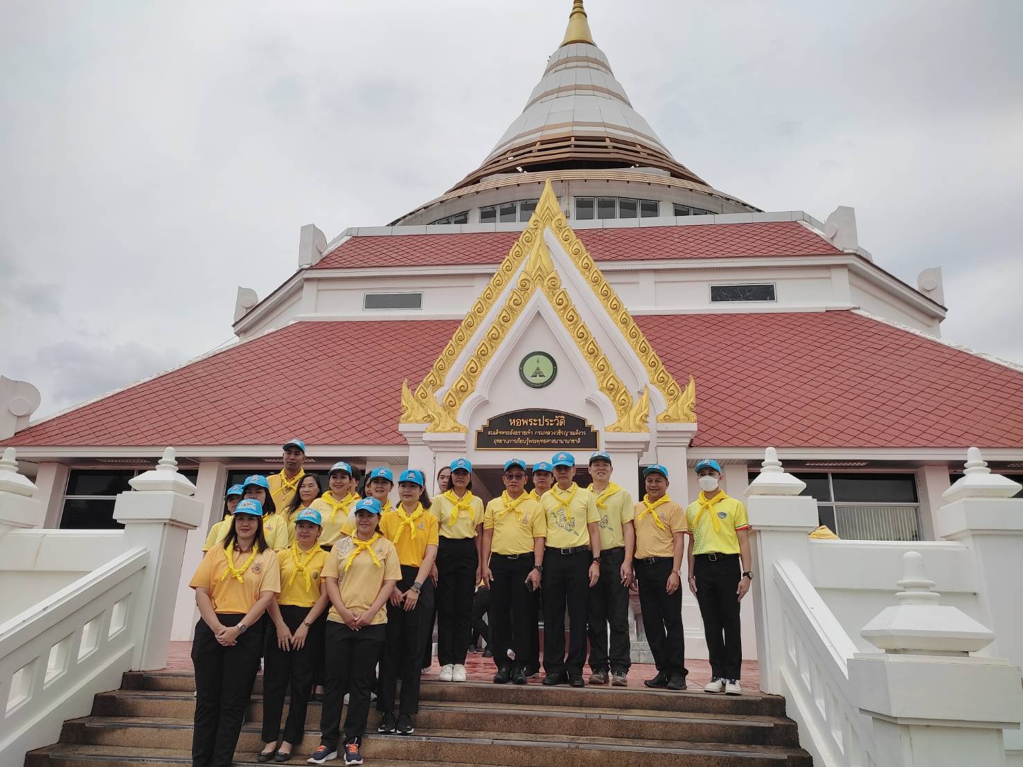 พช.กาญจนบุรี ร่วมกิจกรรมจิตอาสาพระราชทาน ร่วมทำกิจกรรมจิตอาสาพัฒนา เนื่องในโอกาสวันที่ระลึกพระบาทสมเด็จพระพุทธเลิศหล้านภาลัย