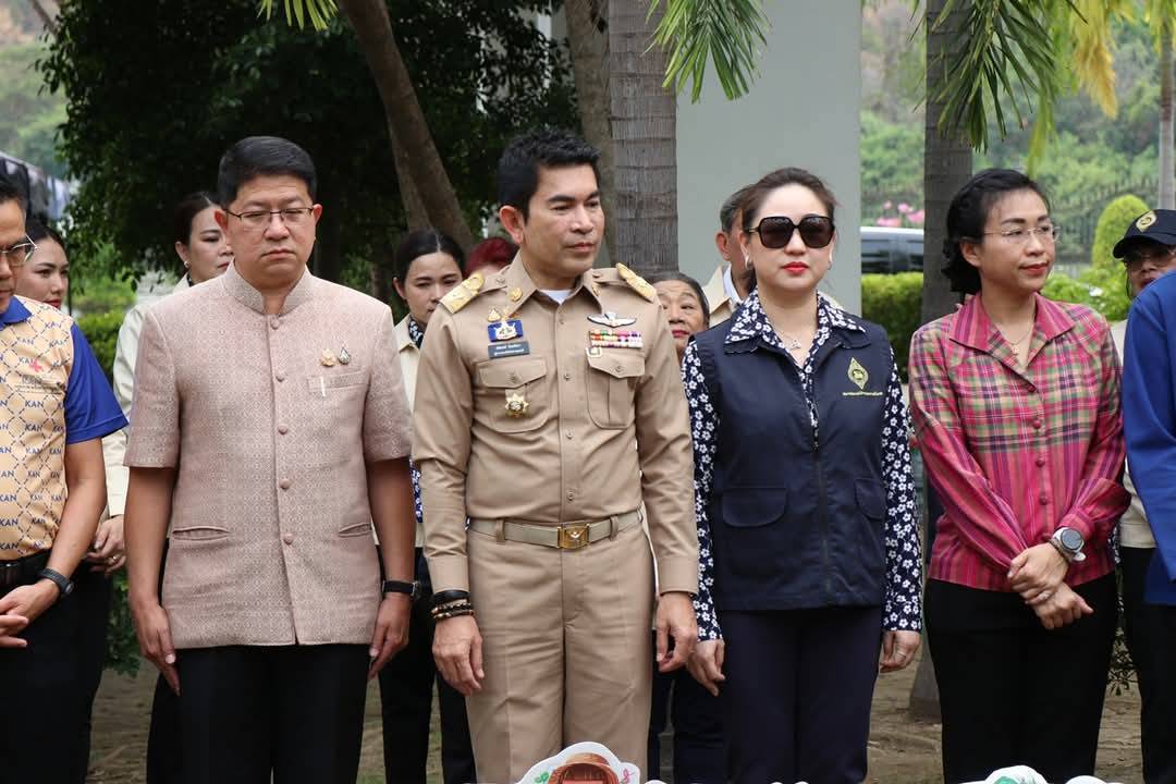 ผู้ว่าราชการจังหวัดกาญจนบุรี เปิดจวนปลูกผักสวนครัว เป็นต้นแบบผู้นำต้องทำก่อน เพื่อสร้างความมั่นคงทางอาหาร ตามแนวพระราชดำริสมเด็จพระกนิษฐาธิราชเจ้า กรมสมเด็จพระเทพรัตนราชสุดาฯ สยามบรมราชกุมารี