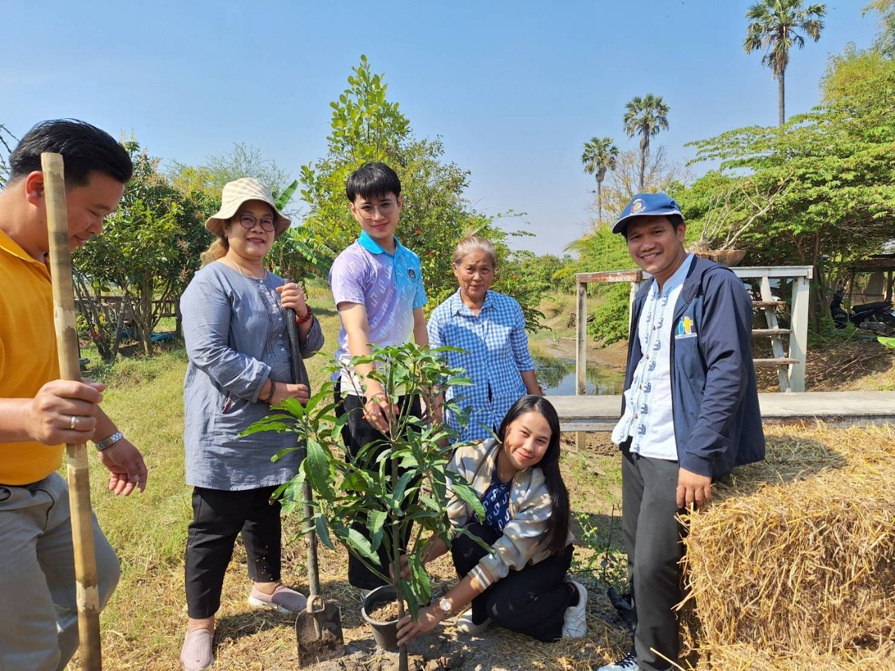 พจ. กาญจนบุรี จัดทีมปฏิบัติการลงพื้นที่นิเทศ ติดตาม การดำเนินงานของสำนักงานพัฒนาชุมชนอำเภอ ประจำปีงบประมาณ พ.ศ. 2568 รอบไตรมาส 1 – 2 ในพื้นที่อำเภอท่ามะกา