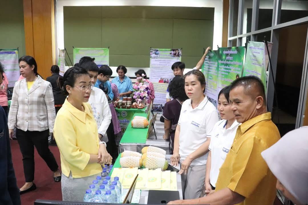 พช.กาญจนบุรี จัดงาน“มหกรรมการออม 51 ปี ทุนชุมชนขับเคลื่อนเศรษฐกิจฐานราก (ระดับภูมิภาค)” จังหวัดกาญจนบุรี เพื่อส่งเสริมให้คนในชุมชนร่วมกันออมเงินและบริหารจัดการในรูปแบบคณะกรรมการด้วยหลักธรรมาภิบาล เพื่อสร้างแหล่งเงินทุน ยกระดับคุณภาพชีวิตของประชาชน