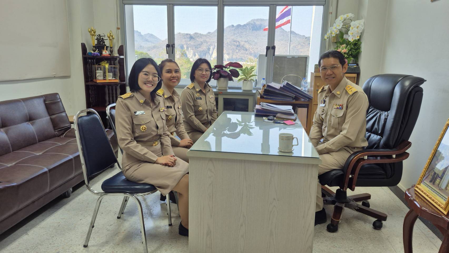 พช.กาญจนบุรี ต้อนรับข้าราชการใหม่ เสริมทัพครอบครัว พช.กาญจน์ เน้นย้ำให้เป็น “พัฒนากร”ร่วมพัฒนาคน พัฒนาความสำคัญ สู่ความสำเร็จ