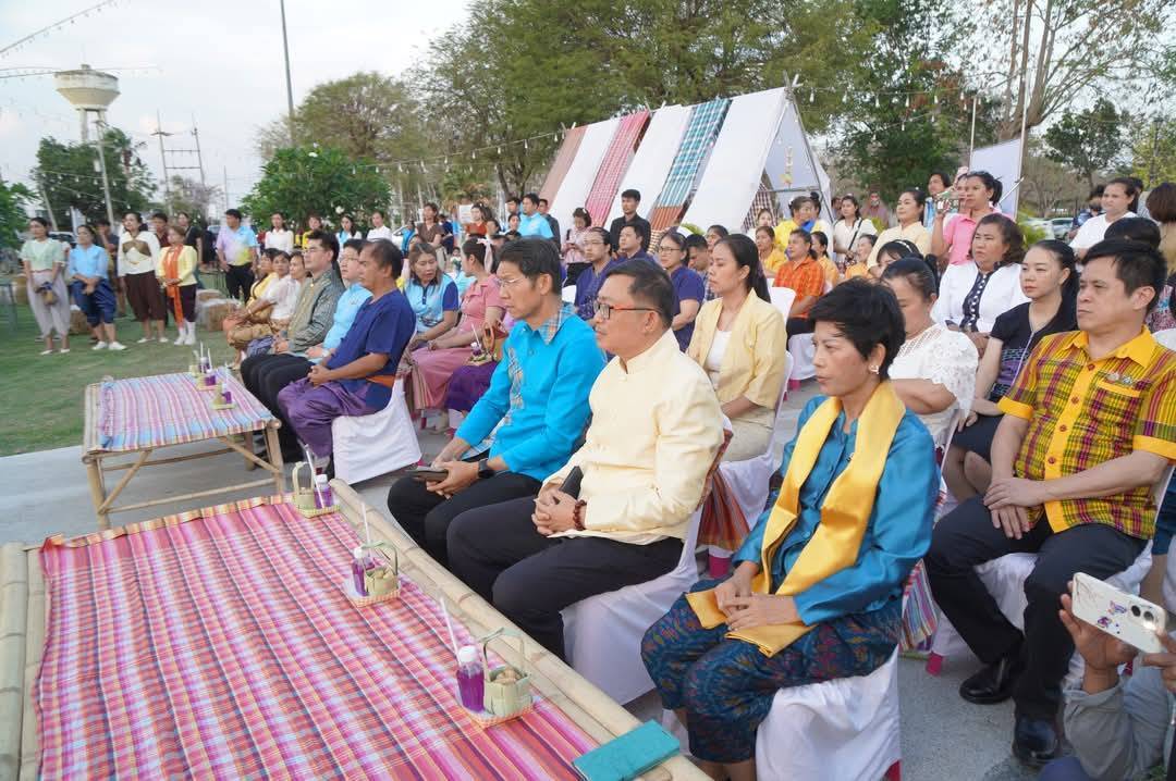 พช.กาญจนบุรี จัดงานนิทรรศการโปรแกรมของผู้จัดโปรแกรมการท่องเที่ยวเชิงสร้างสรรค์ ตามแนวทาง D-HOPE หมู่บ้านท่องเที่ยว OTOP นวัตวิถีบ้านดอนเจดีย์ ระหว่างวันที่ 14-16 มีนาคม 2568