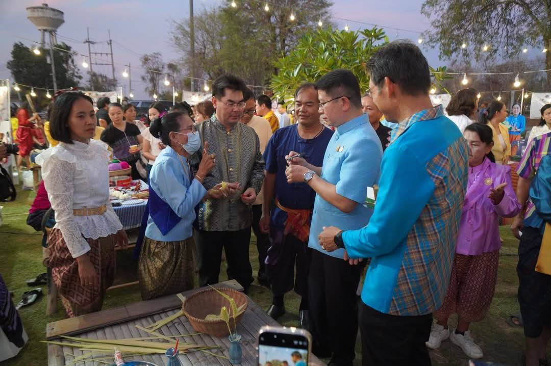 พช.กาญจนบุรี จัดงานนิทรรศการโปรแกรมของผู้จัดโปรแกรมการท่องเที่ยวเชิงสร้างสรรค์ ตามแนวทาง D-HOPE หมู่บ้านท่องเที่ยว OTOP นวัตวิถีบ้านดอนเจดีย์ ระหว่างวันที่ 14-16 มีนาคม 2568