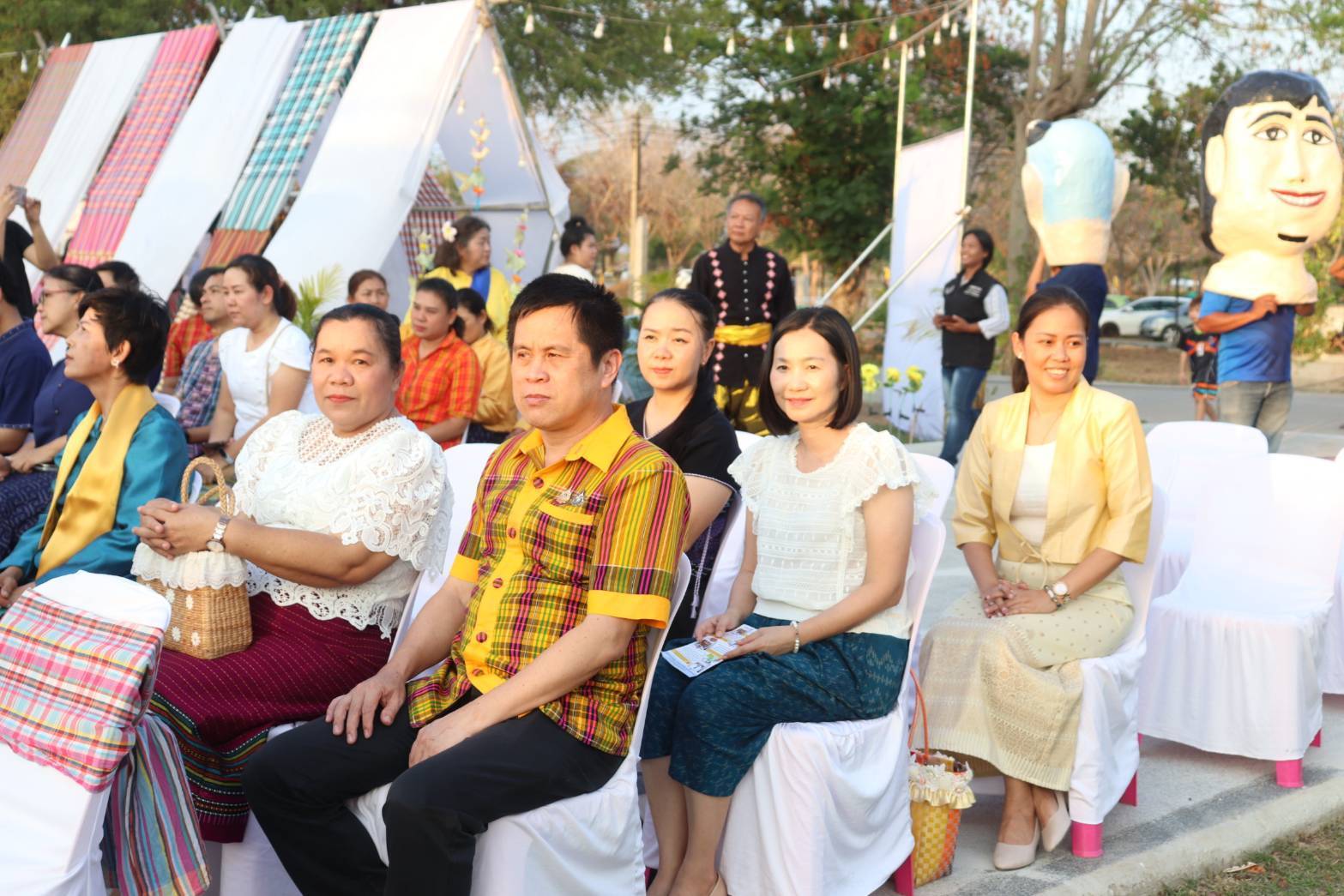 พช.กาญจนบุรี จัดงานนิทรรศการโปรแกรมของผู้จัดโปรแกรมการท่องเที่ยวเชิงสร้างสรรค์ ตามแนวทาง D-HOPE หมู่บ้านท่องเที่ยว OTOP นวัตวิถีบ้านดอนเจดีย์ ระหว่างวันที่ 14-16 มีนาคม 2568