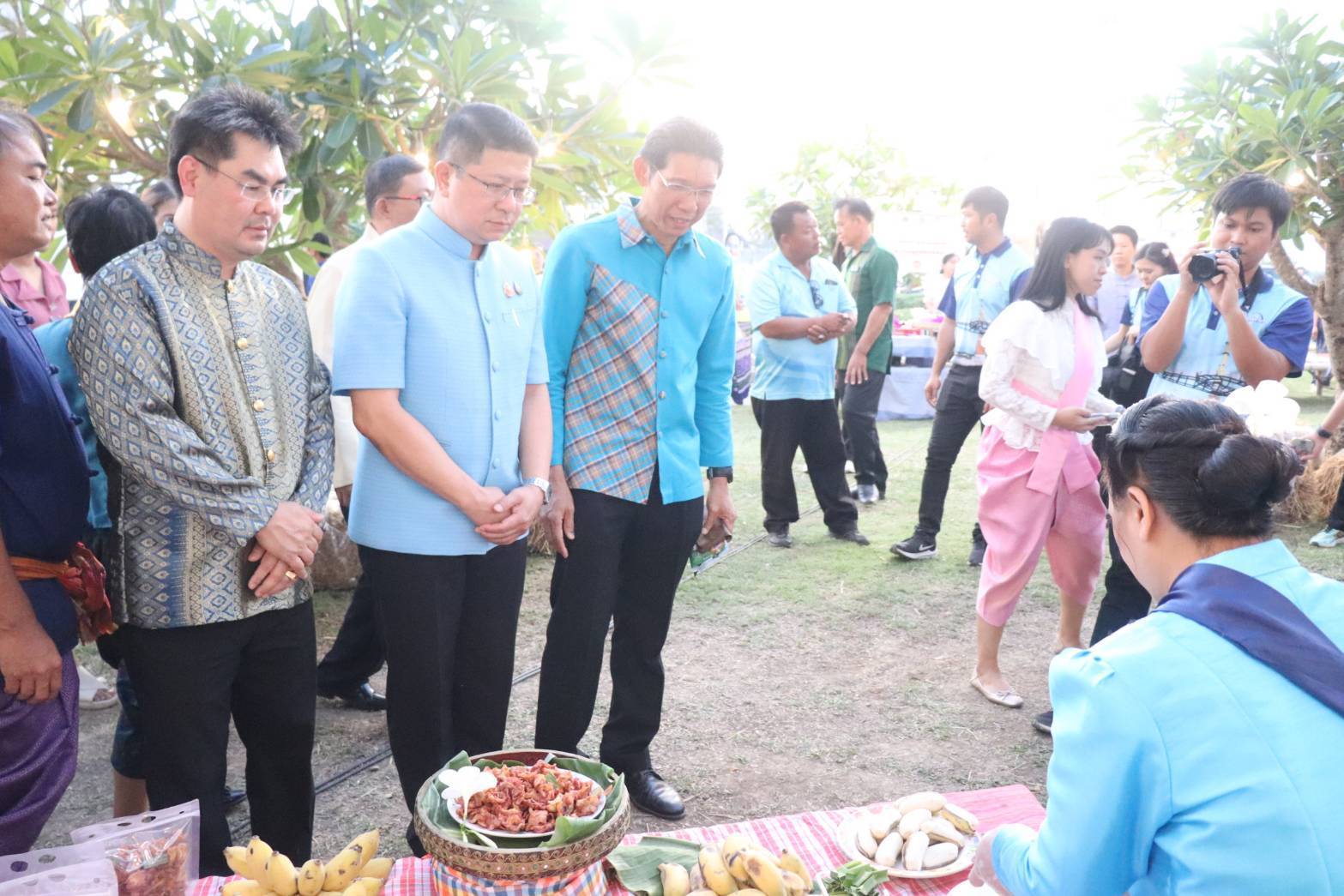 พช.กาญจนบุรี จัดงานนิทรรศการโปรแกรมของผู้จัดโปรแกรมการท่องเที่ยวเชิงสร้างสรรค์ ตามแนวทาง D-HOPE หมู่บ้านท่องเที่ยว OTOP นวัตวิถีบ้านดอนเจดีย์ ระหว่างวันที่ 14-16 มีนาคม 2568