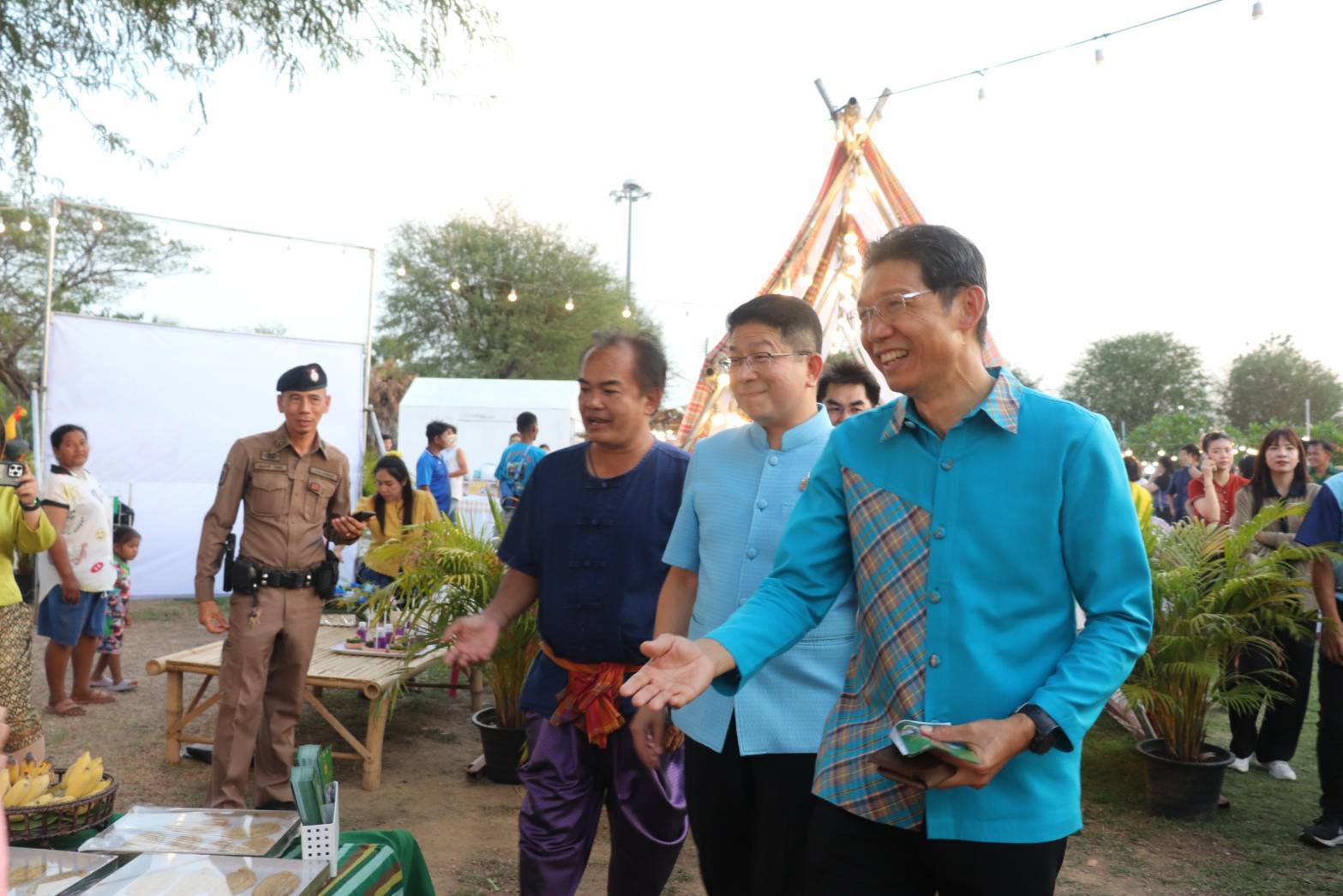 พช.กาญจนบุรี จัดงานนิทรรศการโปรแกรมของผู้จัดโปรแกรมการท่องเที่ยวเชิงสร้างสรรค์ ตามแนวทาง D-HOPE หมู่บ้านท่องเที่ยว OTOP นวัตวิถีบ้านดอนเจดีย์ ระหว่างวันที่ 14-16 มีนาคม 2568