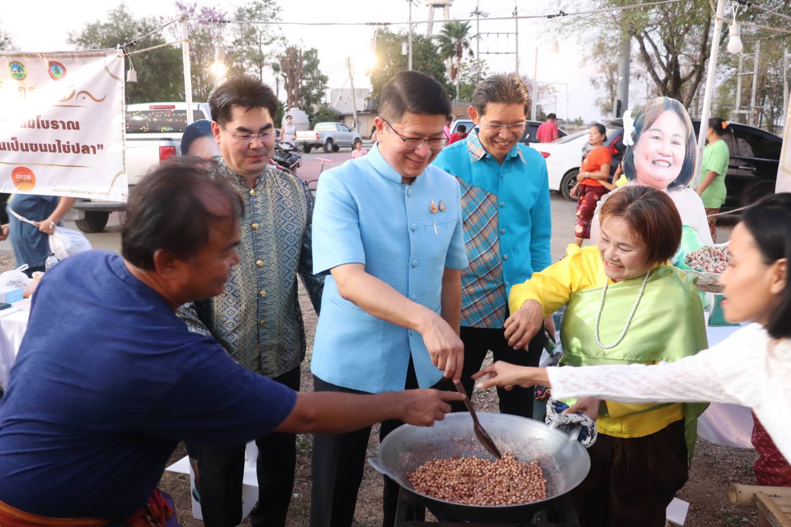 พช.กาญจนบุรี จัดงานนิทรรศการโปรแกรมของผู้จัดโปรแกรมการท่องเที่ยวเชิงสร้างสรรค์ ตามแนวทาง D-HOPE หมู่บ้านท่องเที่ยว OTOP นวัตวิถีบ้านดอนเจดีย์ ระหว่างวันที่ 14-16 มีนาคม 2568