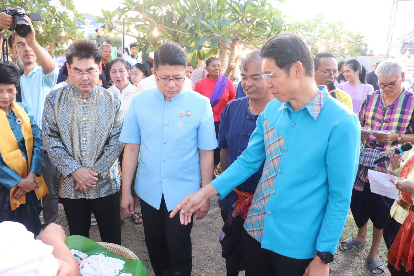 พช.กาญจนบุรี จัดงานนิทรรศการโปรแกรมของผู้จัดโปรแกรมการท่องเที่ยวเชิงสร้างสรรค์ ตามแนวทาง D-HOPE หมู่บ้านท่องเที่ยว OTOP นวัตวิถีบ้านดอนเจดีย์ ระหว่างวันที่ 14-16 มีนาคม 2568