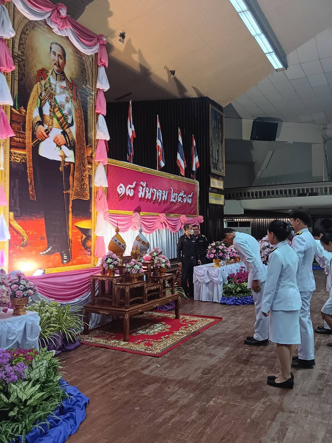 พช.กาญจนบุรี ร่วมพิธีถวายราชสดุดี พระบาทสมเด็จพระจุลจอมเกล้าเจ้าอยู่หัว พระปิยมหาราชเจ้า เนื่องในวันท้องถิ่นไทย ประจำปี 2568