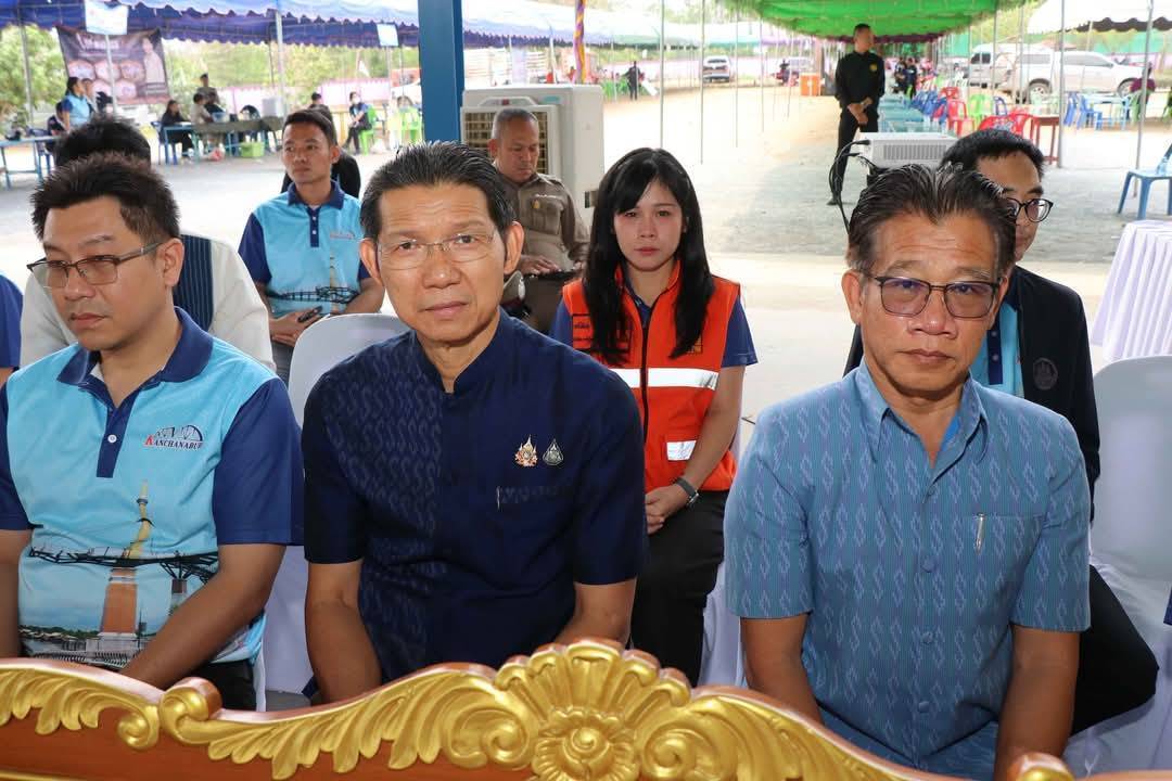 พช.กาญจนบุรี ร่วมลงพื้นที่มอบแนวทางการปฏิบัติราชการแก่กำนัน ผู้ใหญ่บ้าน และผู้บริหารท้องถิ่น พื้นที่อำเภอห้วยกระเจา ภายใต้วิสัยทัศน์ “กาญจนบุรี  เมืองแห่งความสุข”