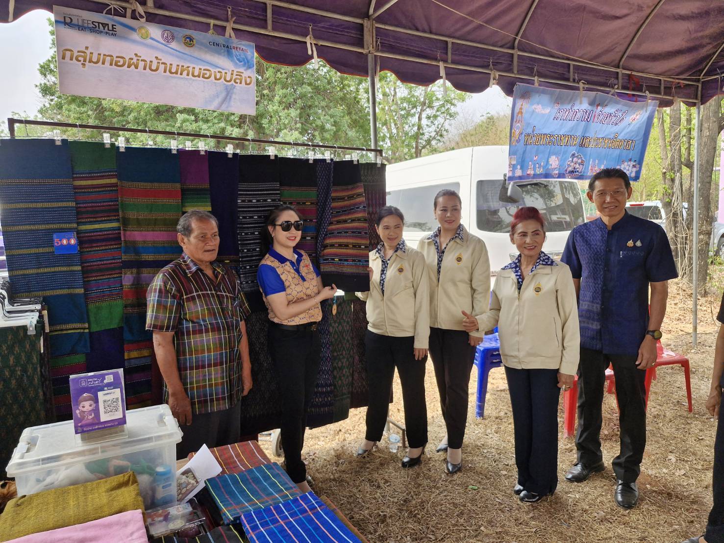 พช.กาญจนบุรี ร่วมลงพื้นที่มอบแนวทางการปฏิบัติราชการแก่กำนัน ผู้ใหญ่บ้าน และผู้บริหารท้องถิ่น พื้นที่อำเภอห้วยกระเจา ภายใต้วิสัยทัศน์ “กาญจนบุรี  เมืองแห่งความสุข”