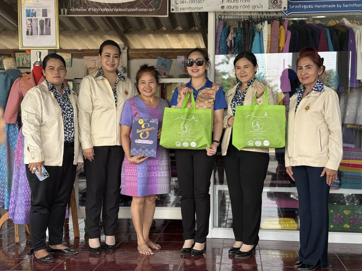พช.กาญจนบุรี ร่วมลงพื้นที่มอบแนวทางการปฏิบัติราชการแก่กำนัน ผู้ใหญ่บ้าน และผู้บริหารท้องถิ่น พื้นที่อำเภอห้วยกระเจา ภายใต้วิสัยทัศน์ “กาญจนบุรี  เมืองแห่งความสุข”