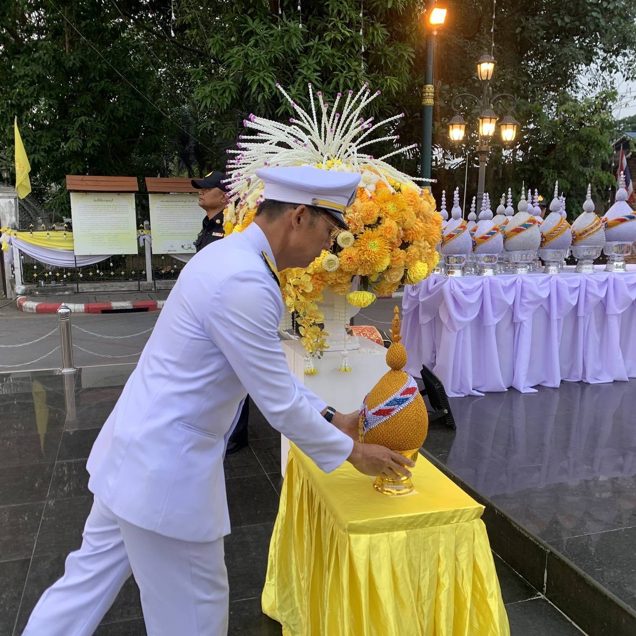 พช. กาญจนบุรี ร่วมพิธีถวายราชสักการะ พระบรมราชานุสาวรีย์ พระบาทสมเด็จพระนั่งเกล้าเจ้าอยู่หัว เนื่องในวันที่ระลึก“พระบาทสมเด็จพระนั่งเกล้าเจ้าอยู่หัว พระมหาเจษฎาราชเจ้า”