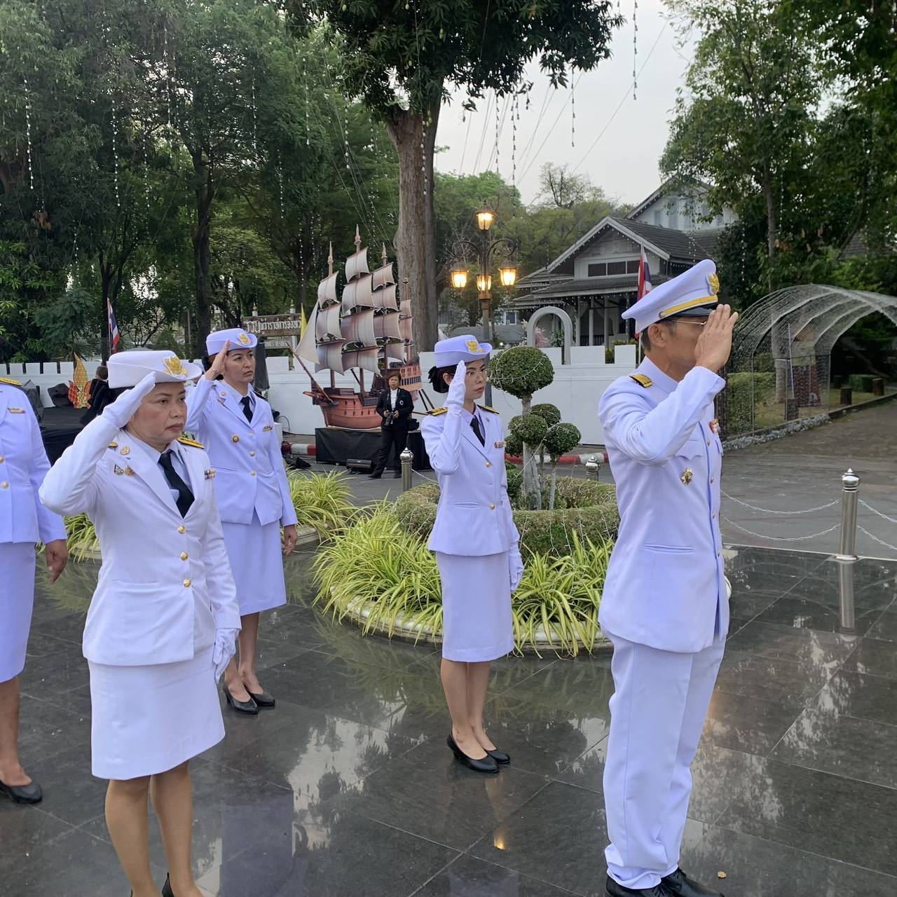 พช. กาญจนบุรี ร่วมพิธีถวายราชสักการะ พระบรมราชานุสาวรีย์ พระบาทสมเด็จพระนั่งเกล้าเจ้าอยู่หัว เนื่องในวันที่ระลึก“พระบาทสมเด็จพระนั่งเกล้าเจ้าอยู่หัว พระมหาเจษฎาราชเจ้า”