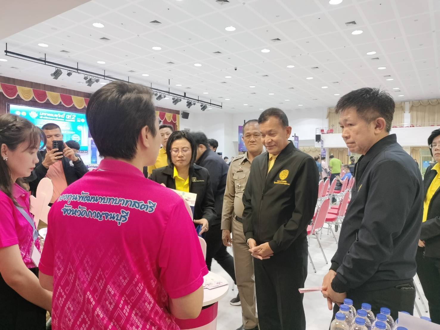 พช.กาญจนบุรี ร่วมกิจกรรม”มหกรรมแก้หนี้ สร้างวิถีแห่งความเป็นธรรม” ปีที่ 2