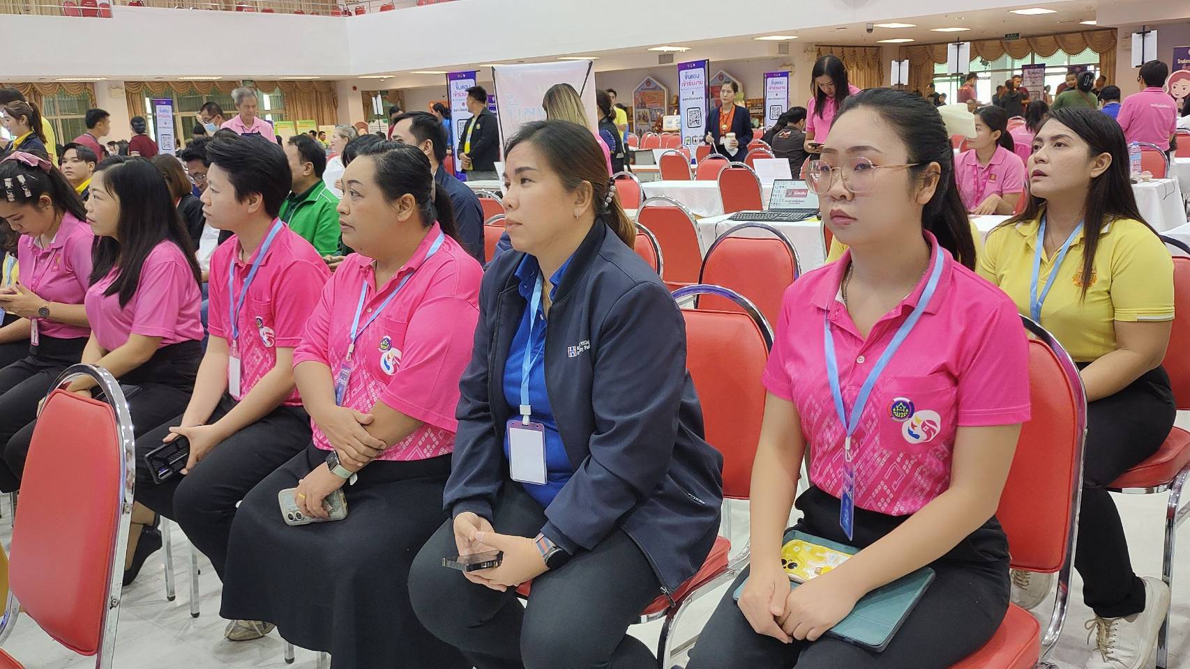 พช.กาญจนบุรี ร่วมกิจกรรม”มหกรรมแก้หนี้ สร้างวิถีแห่งความเป็นธรรม” ปีที่ 2