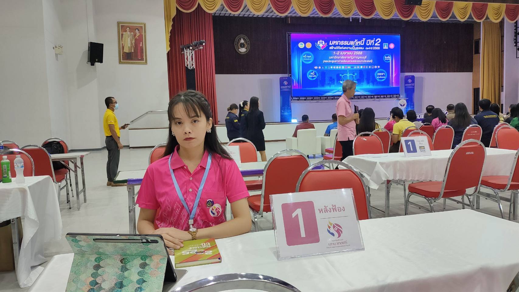 พช.กาญจนบุรี ร่วมกิจกรรม”มหกรรมแก้หนี้ สร้างวิถีแห่งความเป็นธรรม” ปีที่ 2