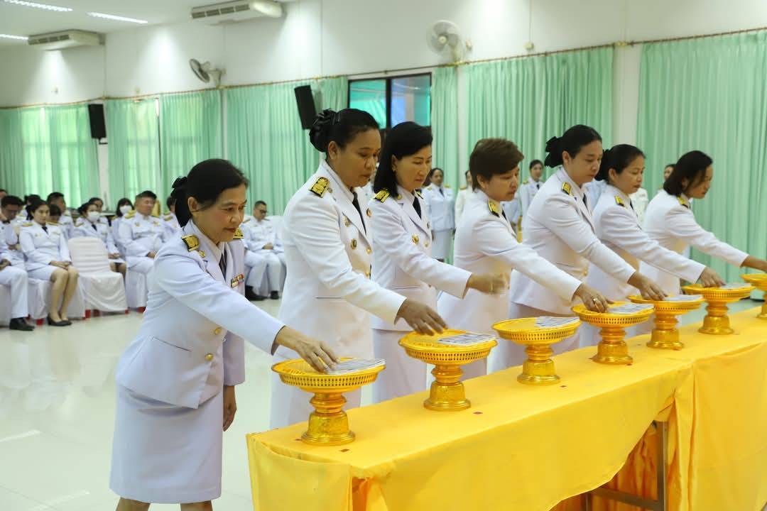 พช.กาญจนบุรี ร่วมพิธีรับเหรียญที่ระลึกพระราชทาน เนื่องในวันข้าราชการพลเรือนและวันคล้ายวันสถาปนากระทรวงมหาดไทย ครบรอบ 133 ปี