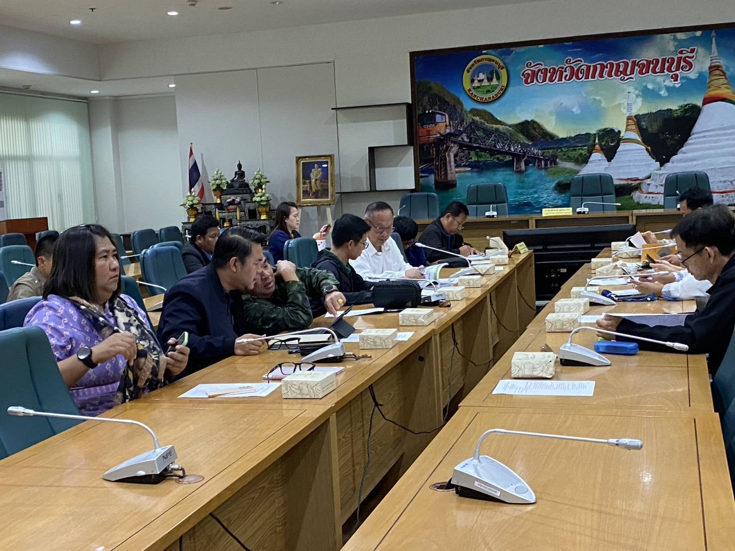 พช. กาญจนบุรี ร่วมประชุมคณะทำงานด้านเศรษฐกิจ ภายใต้โครงการพัฒนาชุมชนในเขตรักษาพันธุ์สัตว์ป่าและอุทยานแห่งชาติจังหวัดกาญจนบุรี