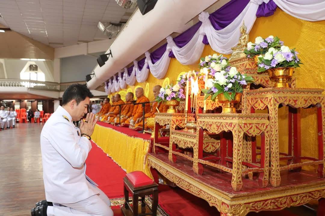 พช. กาญจนบุรี ร่วมพิธีเจริญพระพุทธมนต์และพิธีทำบุญตักบาตรถวายเป็นพระราชกุศล เนื่องในวันคล้ายวันพระราชสมภพ สมเด็จพระกนิษฐาธิราชเจ้า กรมสมเด็จพระเทพรัตนราชสุดาฯ สยามบรมราชกุมารี 2 เมษายน