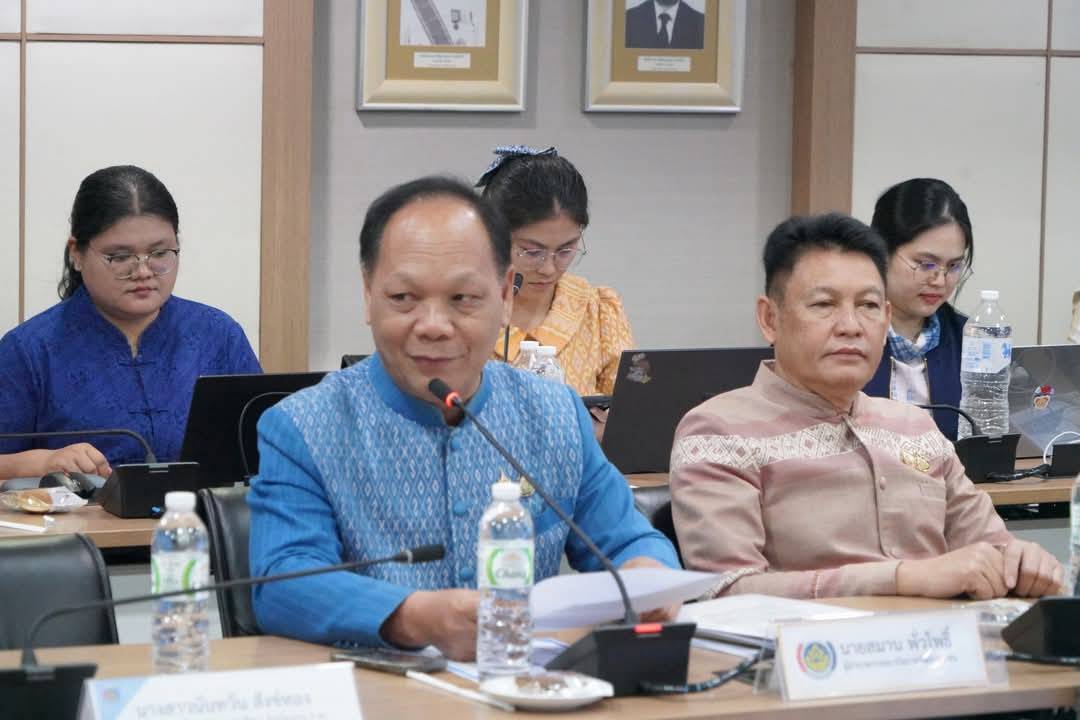 พช.กาญจนบุรี ร่วมประชุมขับเคลื่อนโครงการถ่ายทอดองค์ความรู้การเป็นพี่เลี้ยงพัฒนากร เสริมแกร่ง “คน พช.” เก่ง ดี มีความสุข ด้วยหัวใจพัฒนาชุมชน