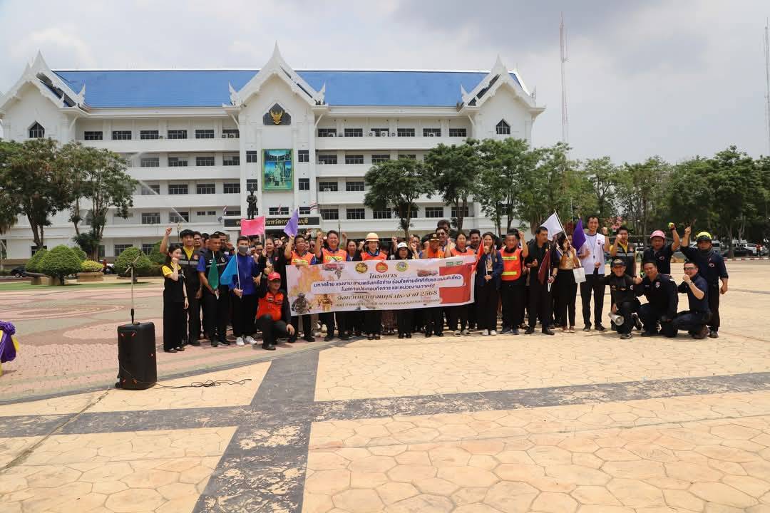 พช. กาญจนบุรี ร่วมโครงการมหาดไทย แรงงาน สานพลังเครือข่าย ร่วมใจต้านอัคคีภัย ในหน่วยงานภาครัฐ และสถานประกอบกิจการ ประจำปี 2568 เพื่อให้ความรู้เรื่องการฝึกซ้อมดับเพลิงและฝึกซ้อมอพยพกรณีมีเหตุฉุกเฉินเกิดขึ้น