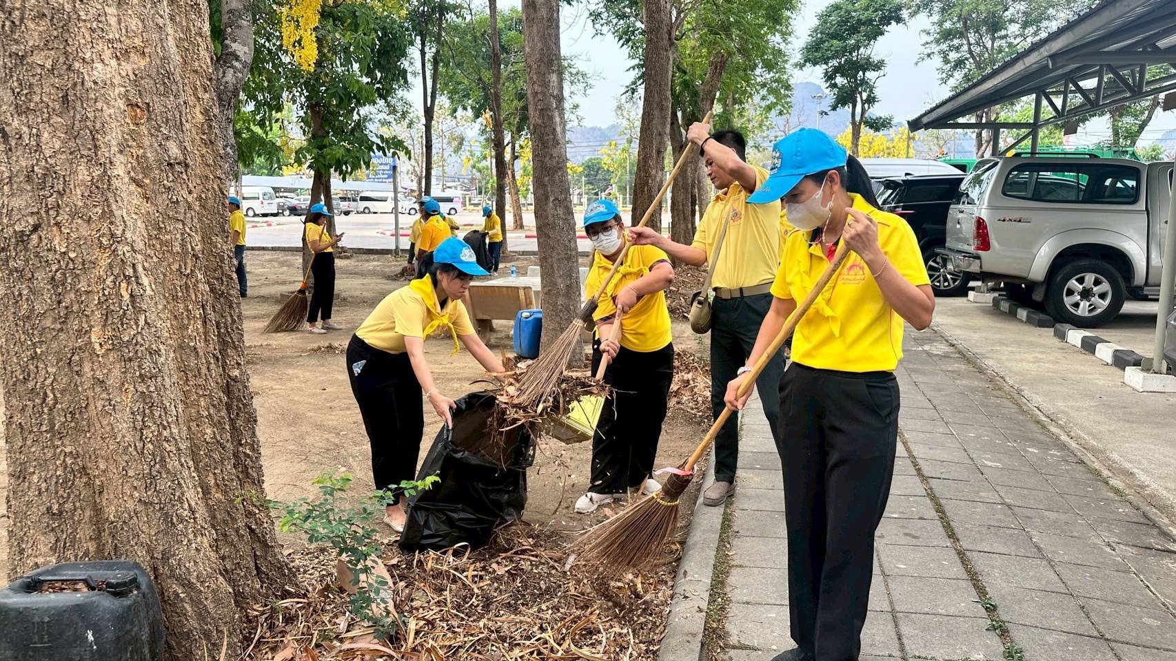 พช.กาญจนบุรี  ร่วมกิจกรรมจิตอาสา พัฒนาปรับปรุงภูมิทัศน์ เนื่องในวันคล้ายวันพระราชสมภพสมเด็จพระกนิษฐาธิราชเจ้า กรมสมเด็จพระเทพรัตนราชสุดาฯ สยามบรมราชกุมารี และวันข้าราชการพลเรือน ประจำปี 2568