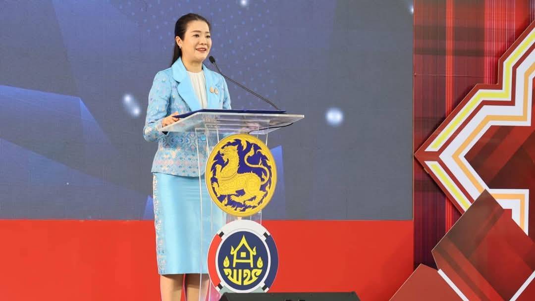 พช.กาญจนบุรี ร่วมพิธีลงนามบันทึกข้อตกลงความร่วมมือในการขับเคลื่อนโครงการเพิ่มประสิทธิภาพการสร้างการรับรู้และขยายช่องทางการตลาดแก่ผลิตภัณฑ์ชุมชน OTOP อย่างยั่งยืน