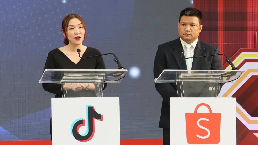 พช.กาญจนบุรี ร่วมพิธีลงนามบันทึกข้อตกลงความร่วมมือในการขับเคลื่อนโครงการเพิ่มประสิทธิภาพการสร้างการรับรู้และขยายช่องทางการตลาดแก่ผลิตภัณฑ์ชุมชน OTOP อย่างยั่งยืน