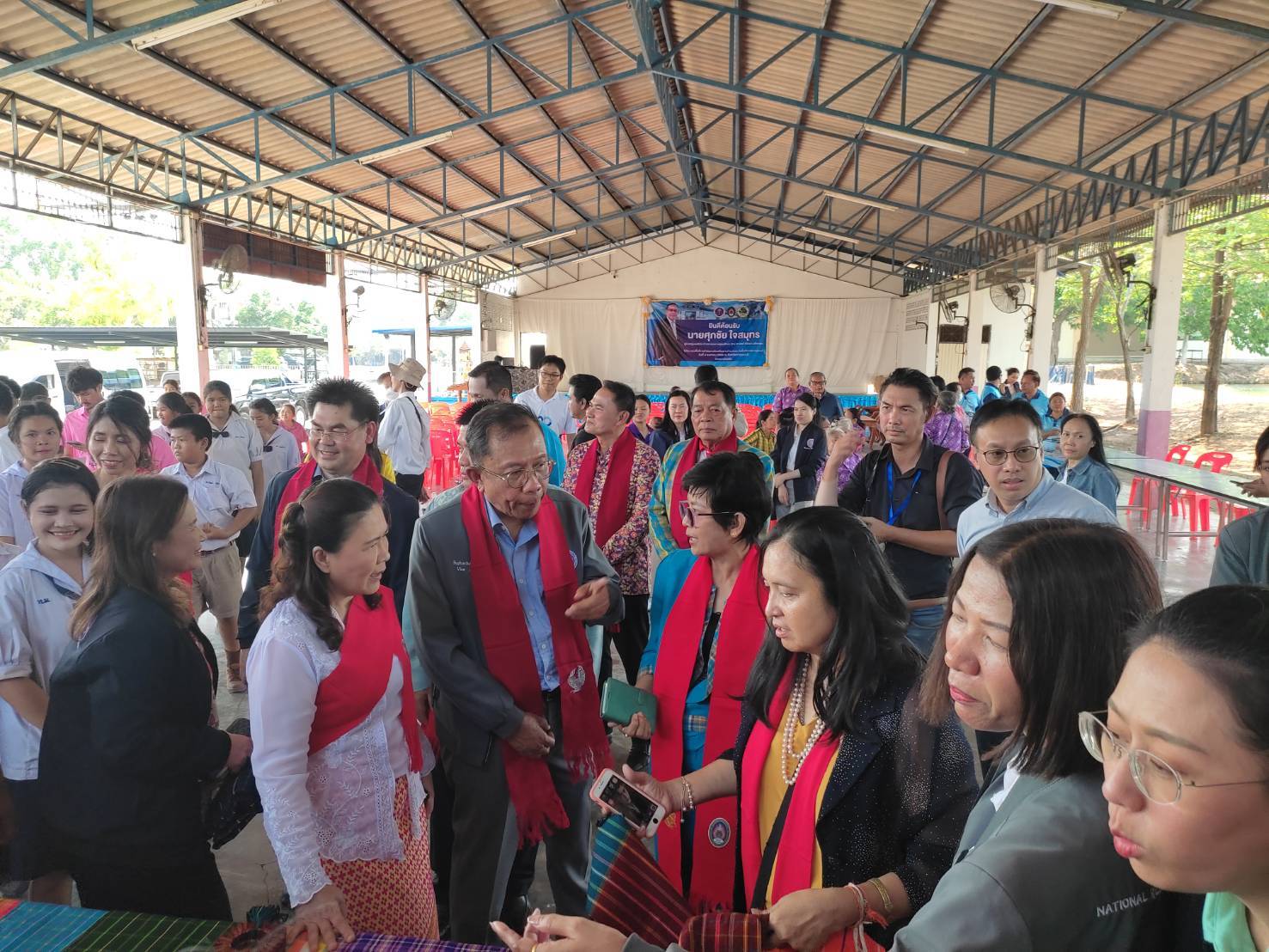พช.กาญจนบุรี ร่วมต้อนรับติดตามการดำเนินงานขับเคลื่อนงานด้านอุดมศึกษา วิทยาศาสตร์ วิจัยและนวัตกรรม (อววน.) สู่การพัฒนาท้องถิ่นในพื้นที่จังหวัดกาญจนบุรี